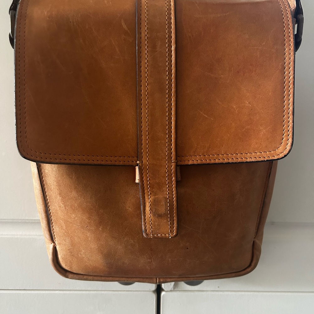 Tumi leather crossbody bag - Picture 3 of 5